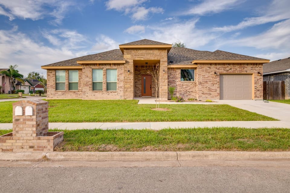 WFH-Friendly Brownsville Home w/ Private Patio House in Brownsville