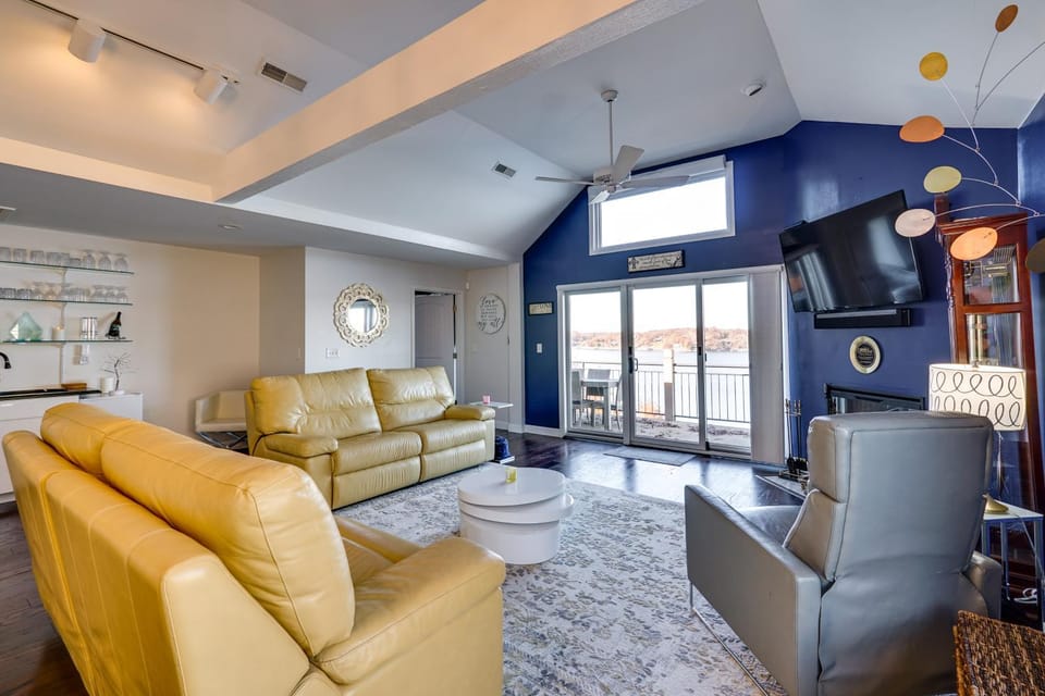 Boat Slip and Water Views Lake Ozark Condo Apartment in Lake of the Ozarks