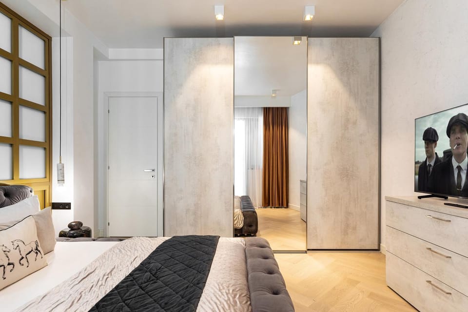 Bed, TV and multimedia, Photo of the whole room, Bedroom, wardrobe