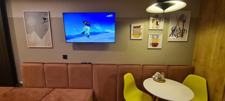 TV and multimedia, Living room, Seating area