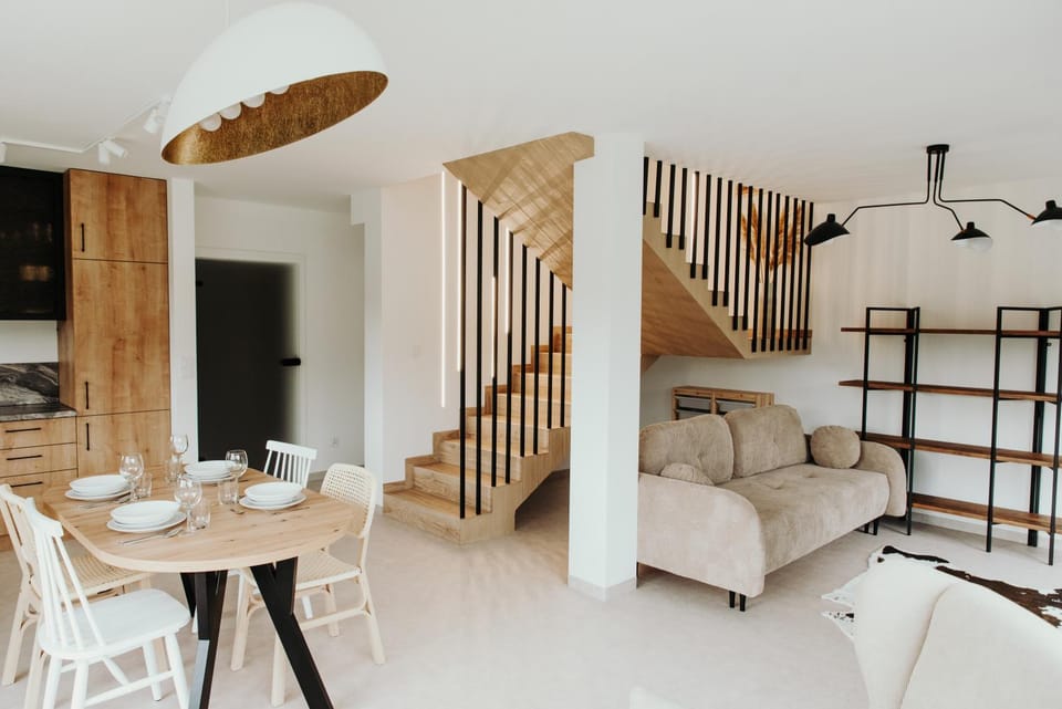 Kitchen or kitchenette, Living room, Seating area, Dining area