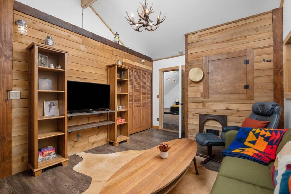 Mystic Mountain House in Mount Hood Village