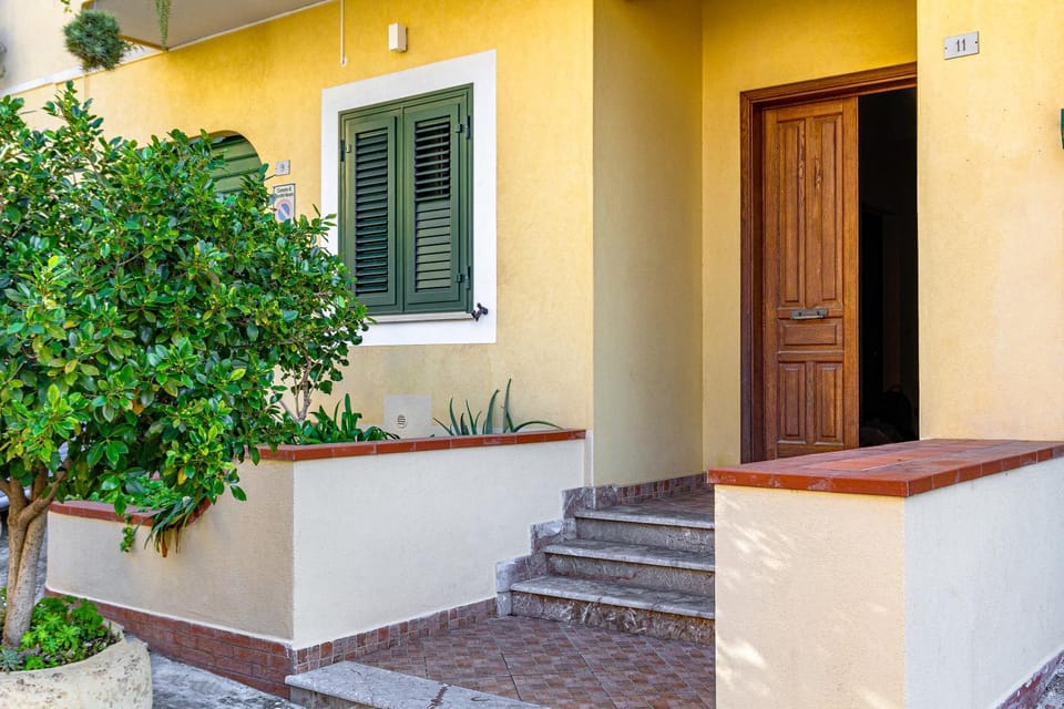 Property building, Facade/entrance