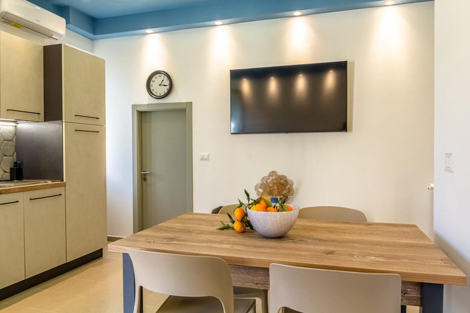TV and multimedia, Dining area