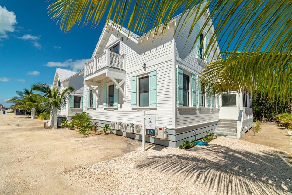 Backroads Sunset and Mistico Beach Club plus Boat Shuttle Villa in San Pedro