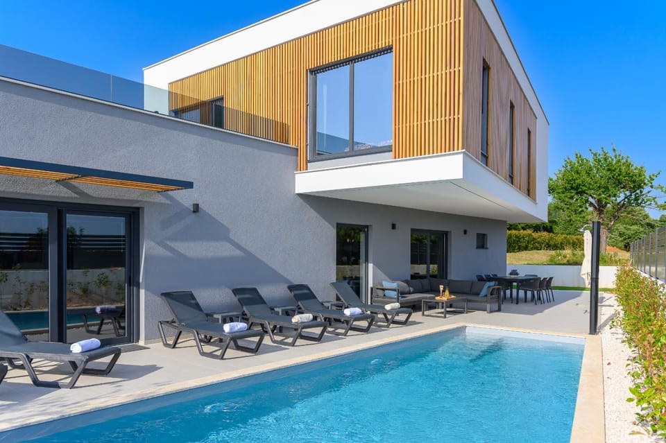 Property building, Swimming pool