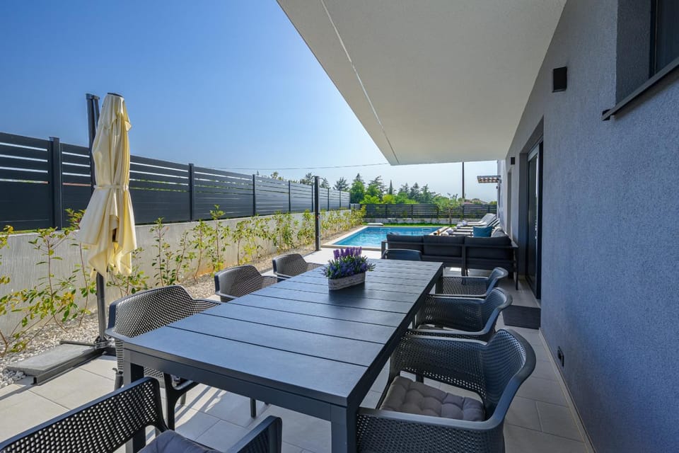 Balcony/Terrace, Swimming pool