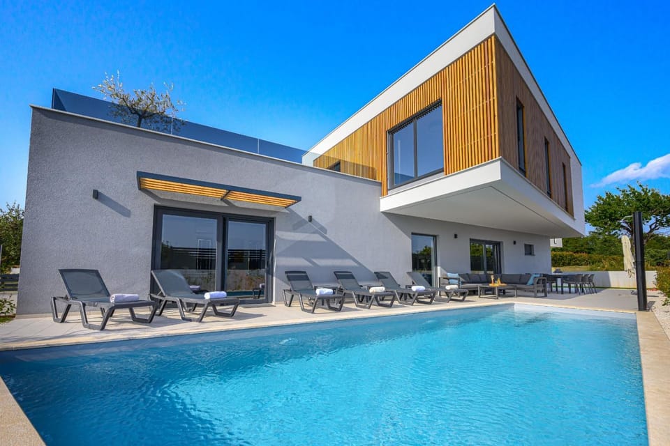 Property building, Swimming pool