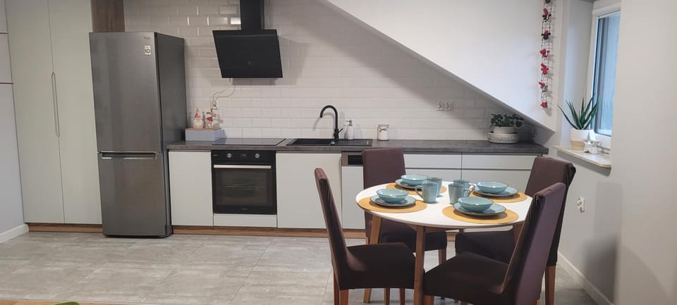 Kitchen or kitchenette, Dining area, dishwasher, pet friendly, stove