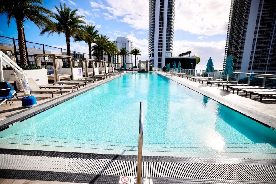 Swimming pool, sunbed