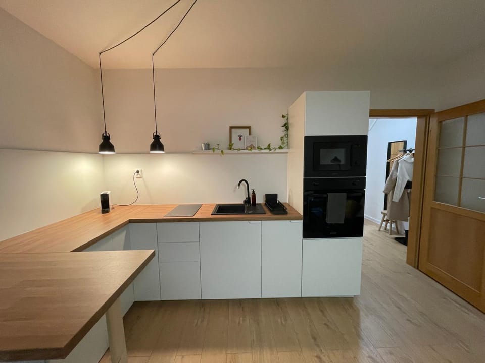 Kitchen or kitchenette, pet friendly, stove