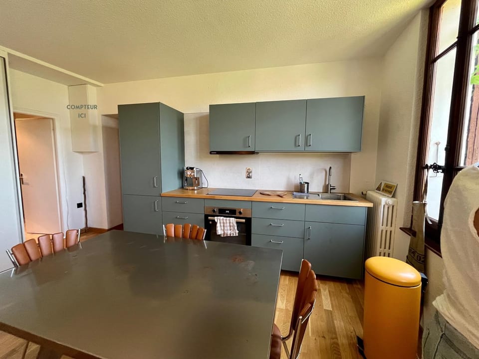 Kitchen or kitchenette, Dining area