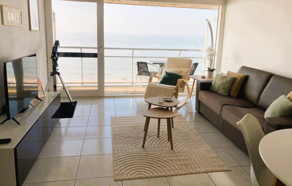 Property building, View (from property/room), View (from property/room), Living room, Sea view, Sea view