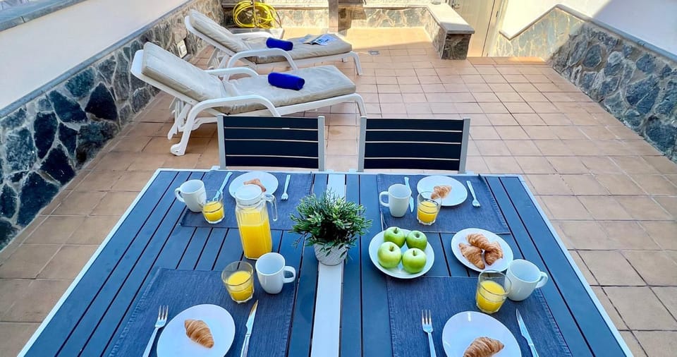 Balcony/Terrace, Balcony/Terrace, Food and drinks