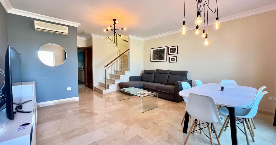 TV and multimedia, Living room, Seating area, air conditioner