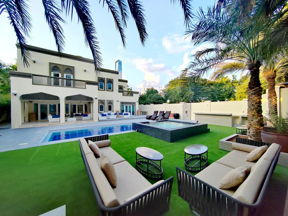 Royal private pool, Lux 7-bedroom villa on Marina Villa in Dubai