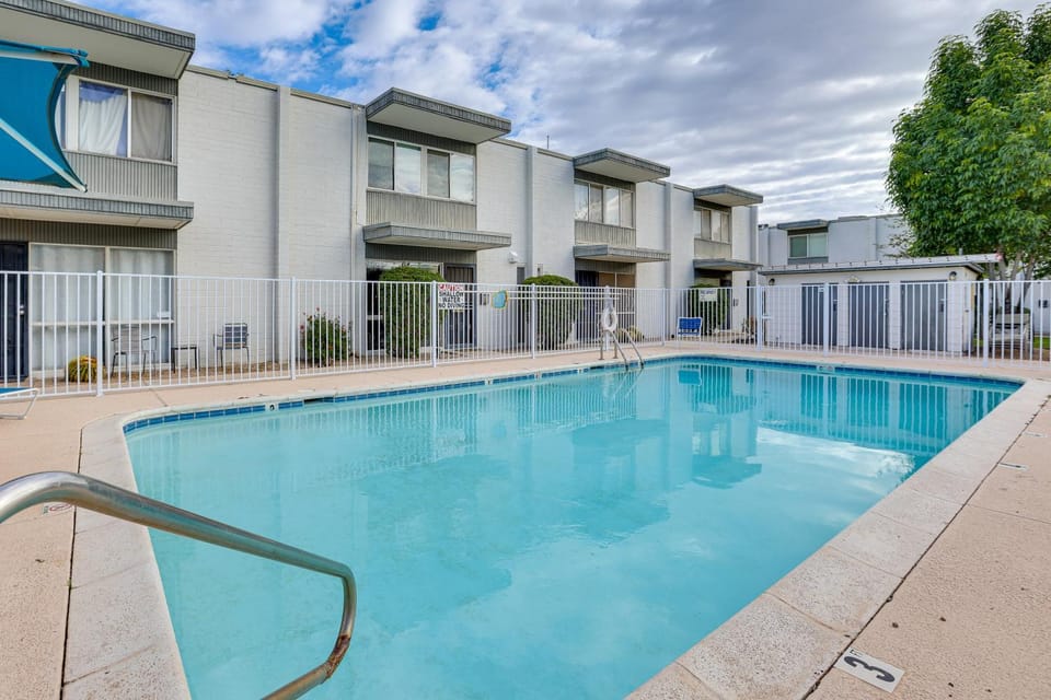 1 Mi to Old Town! Snowbird Escape w/ Pool Access House in Scottsdale