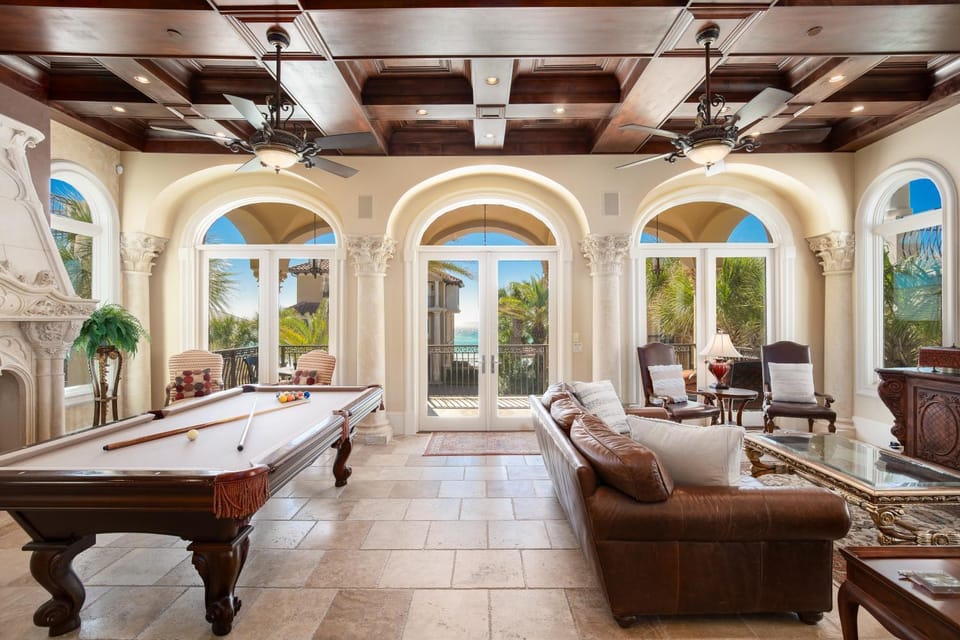 Beach Views, Rooftop Deck, Outdoor Kitchen, Destin House in Destin