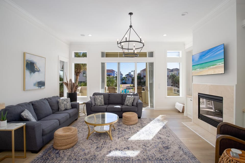 Community Pool, Hot Tub and Beach - Outdoor Kitchen House in Destin