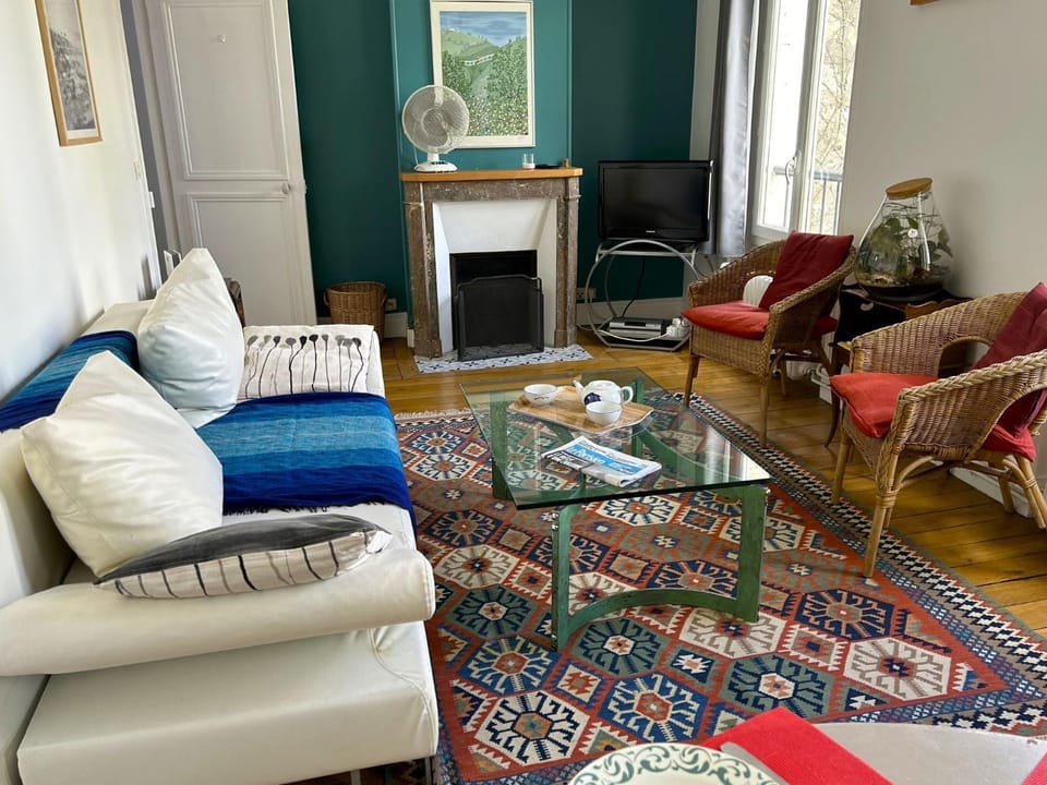 Living room, Seating area