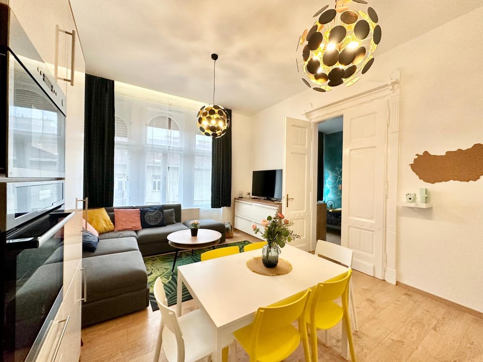TV and multimedia, Dining area