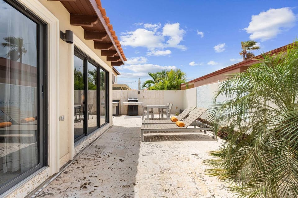 GC125B - Malmok Beach - 2BR condo perfect for families House in Noord