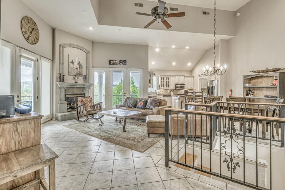 Summer Hikes! Mtn-View Gem w/ Hot Tub in Ruidoso House in Ruidoso