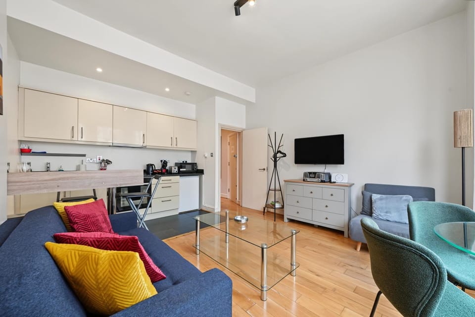 One-bedroom apartment in Queen's Park Apartment in City of Westminster