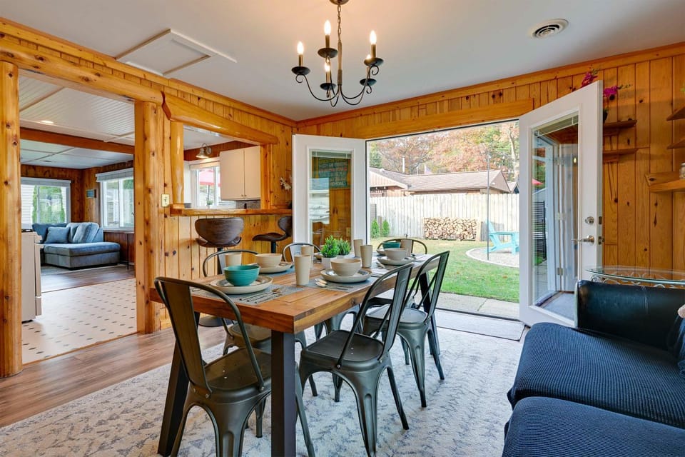Lovely Au Gres Cottage w/ Hot Tub: Walk to Beach! House in Michigan