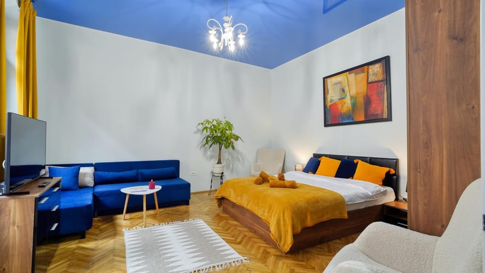 2 Bedroom OldTown Mountain View Apartment with private terrace and high ceilings rooms Apartment in Brasov