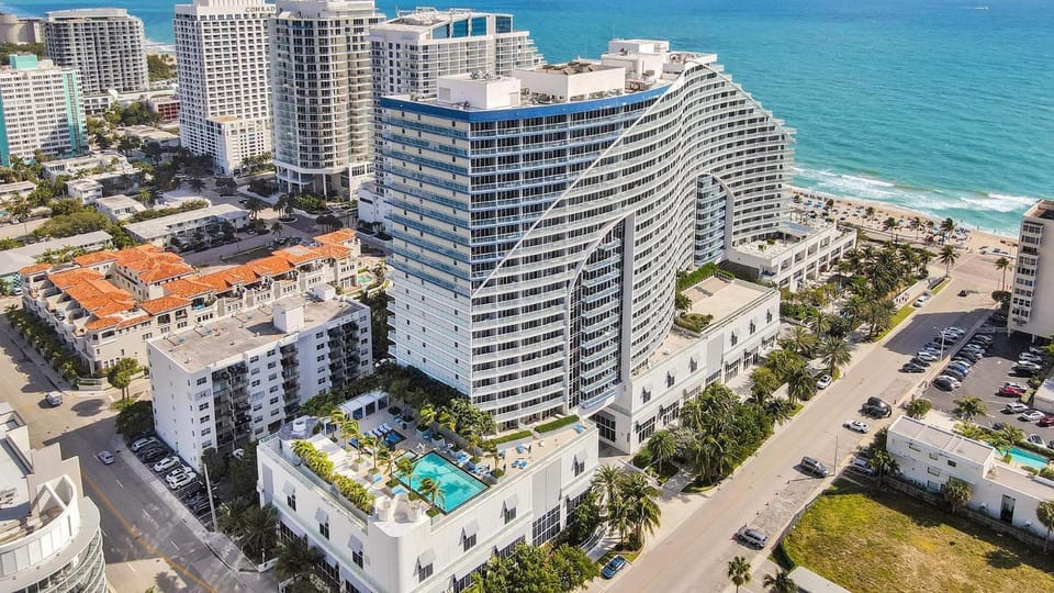 Property building, Day, Neighbourhood, Bird's eye view, Beach, Sea view, Street view, Location