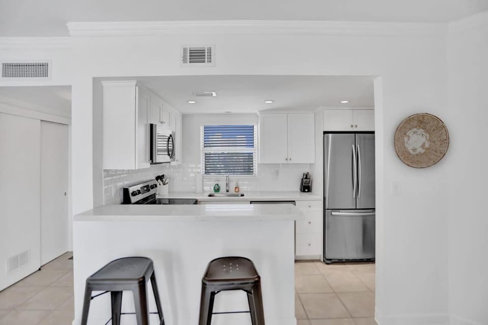 Kitchen or kitchenette, oven, stove