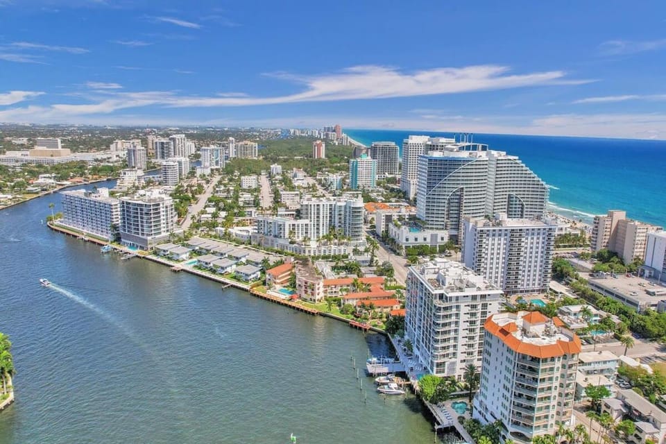 Property building, Day, Neighbourhood, Bird's eye view, Beach, Sea view