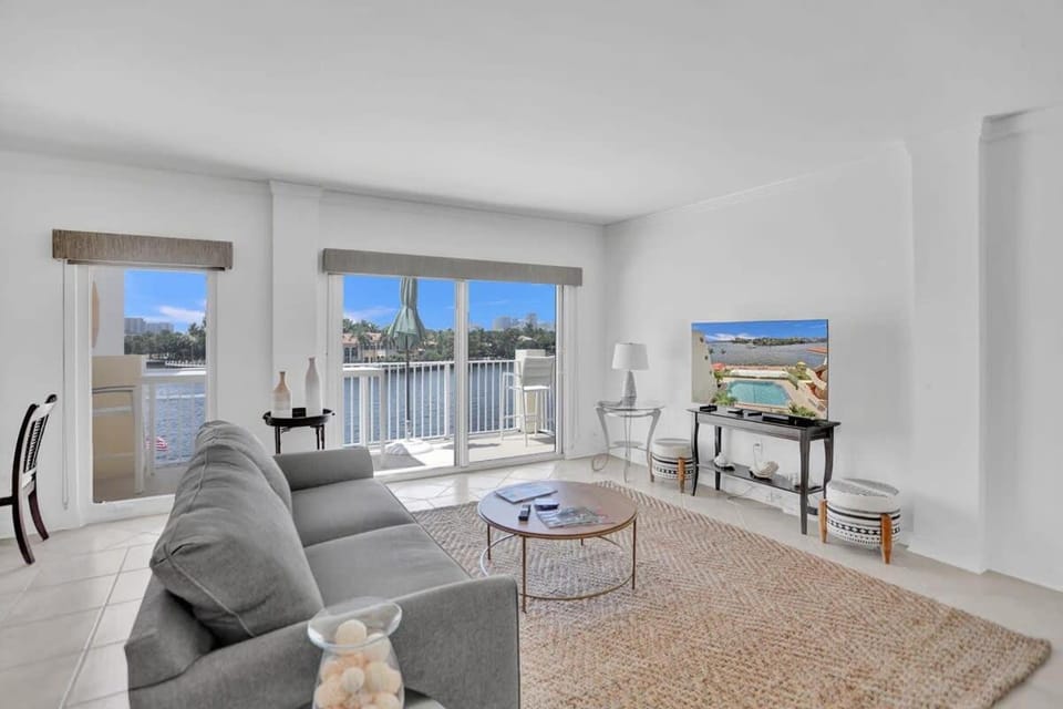 View (from property/room), Balcony/Terrace, Living room, Seating area