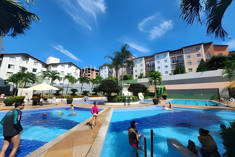 Apto em Rio Quente com ampla área de lazer e linda vista Apartment in State of Goiás