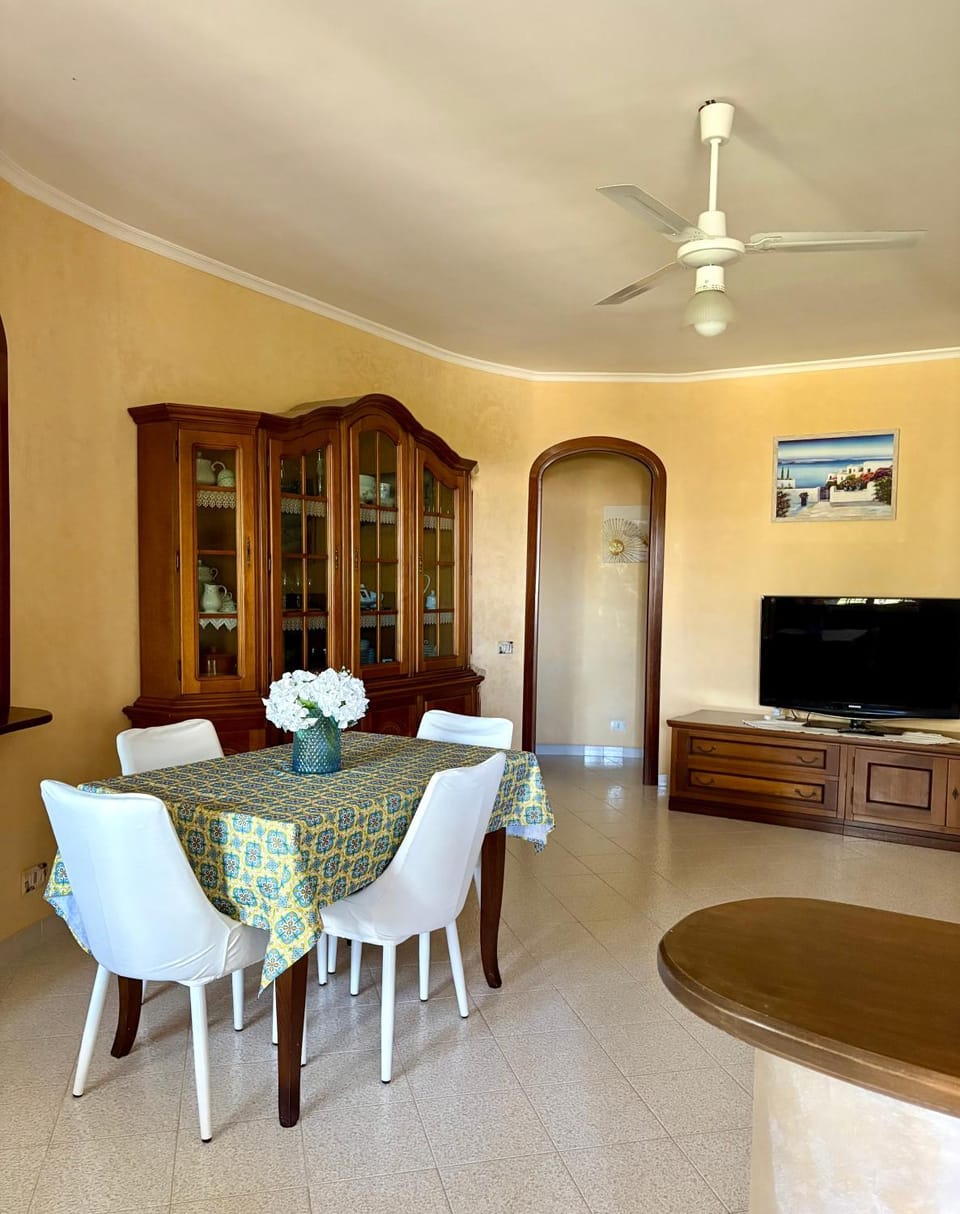 TV and multimedia, Living room, Dining area