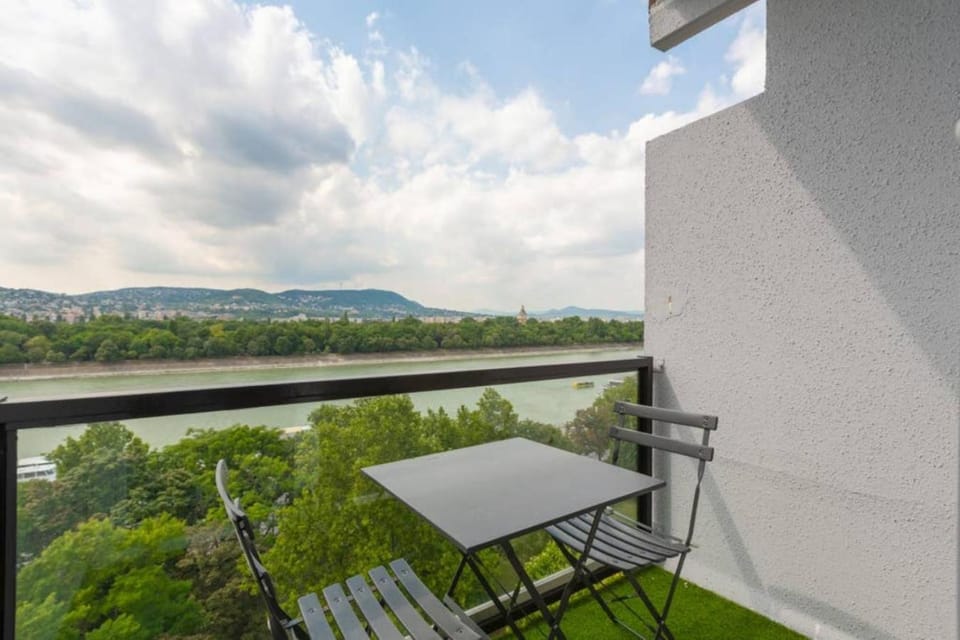 Balcony/Terrace, River view