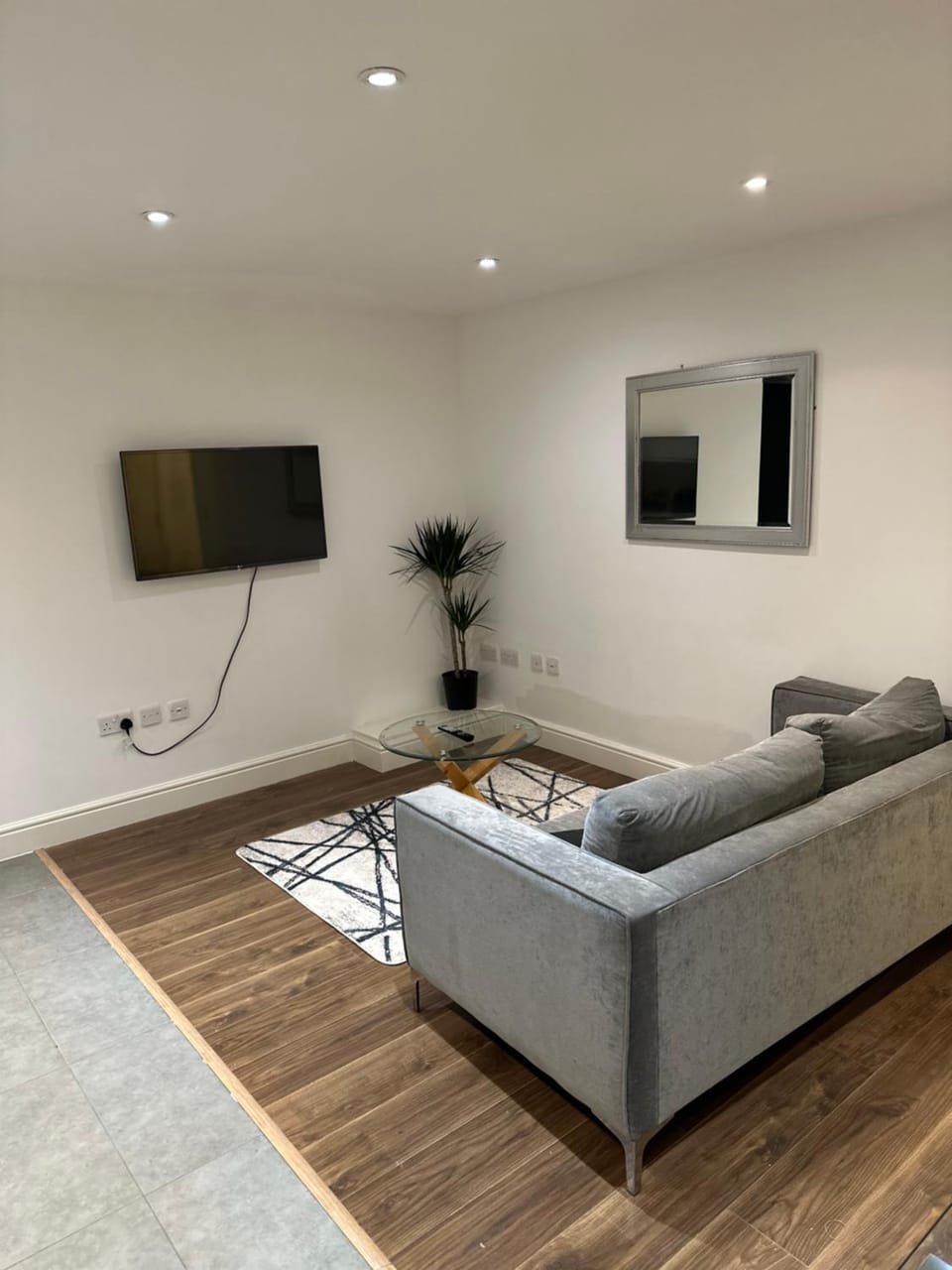TV and multimedia, Living room, Seating area, Evening entertainment