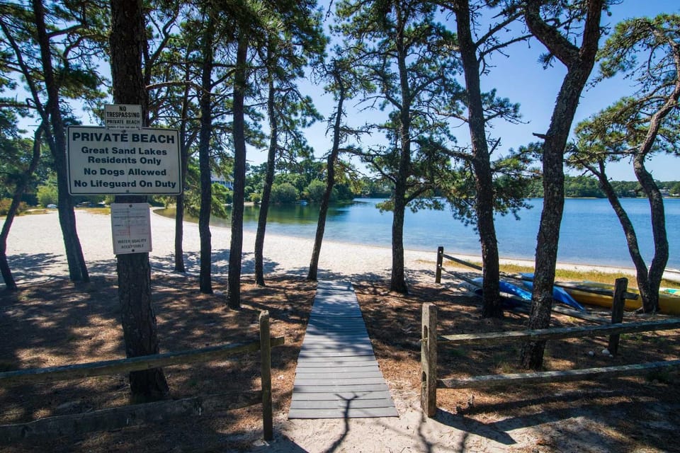 Walk to Buck's Pond Dogs Welcome House in Harwich