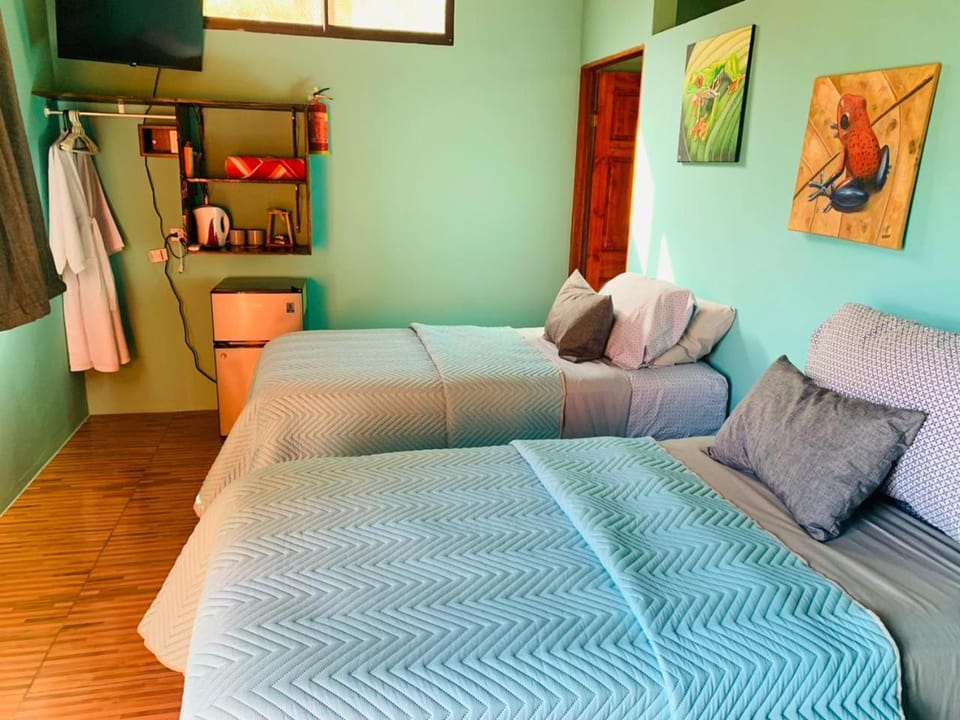 Bed, Seating area, towels
