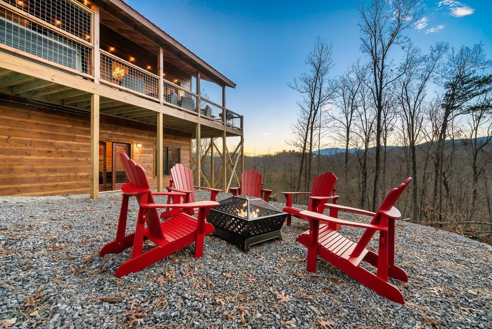 Smoky Mountain Escape Views Hot Tub Games House in Pigeon Forge