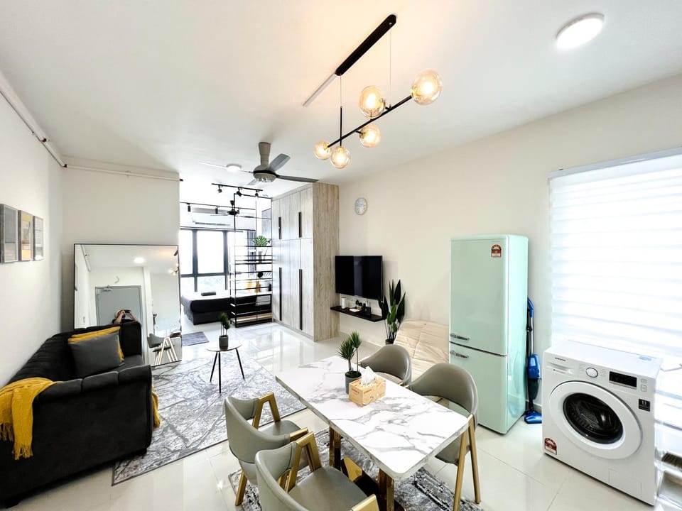 Communal lounge/ TV room, TV and multimedia, Kitchen or kitchenette, Living room, Dining area, washing machine, air conditioner