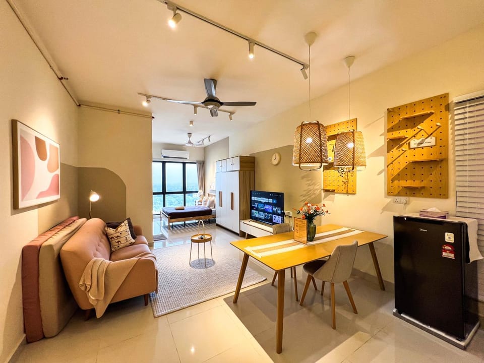TV and multimedia, View (from property/room), Living room, Dining area