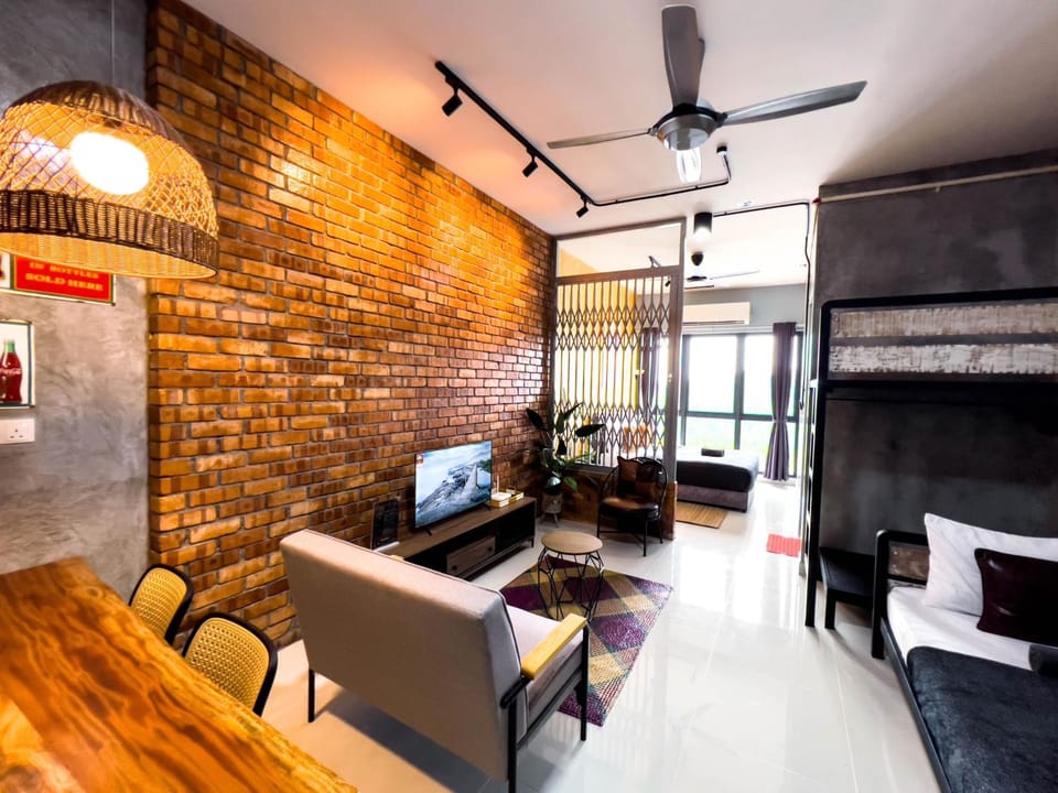 Bed, TV and multimedia, Living room, Photo of the whole room, Seating area, Bedroom, air conditioner