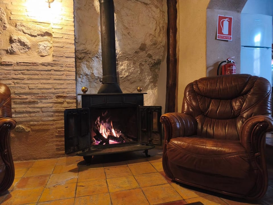 La Cueva Colosal House in Alcalá del Júcar