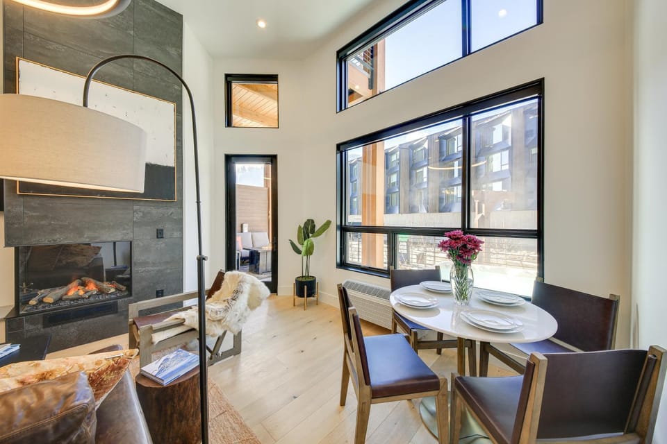 Luxe Schweitzer Condo w/ Hot Tub: Ski-In/Ski-Out! House in Idaho