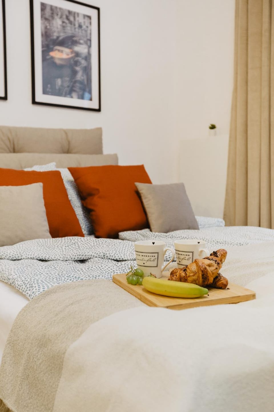 Bed, Living room, Photo of the whole room, Seating area, Bedroom, Breakfast