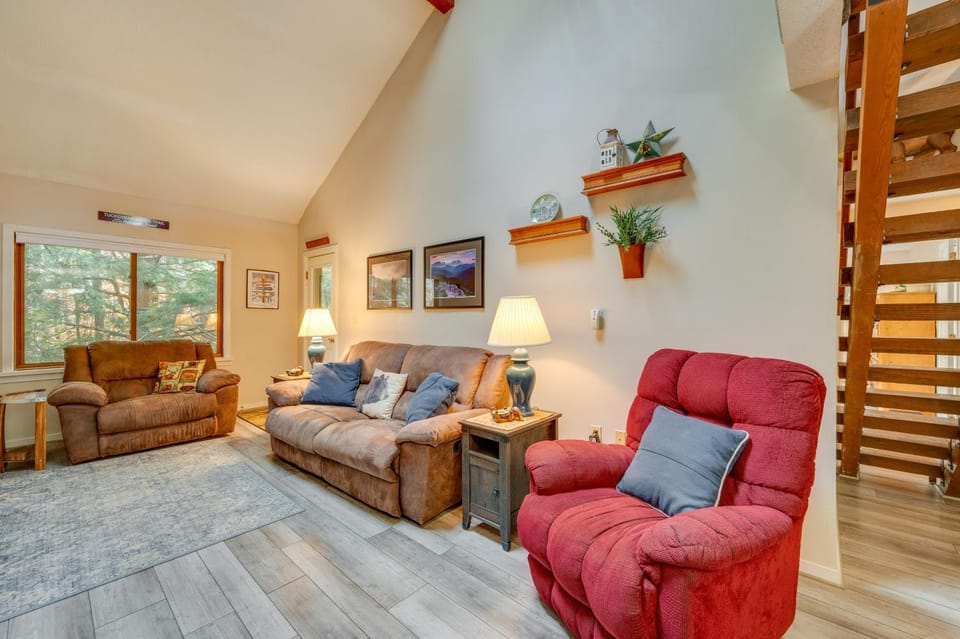 Spacious Bartlett Condo w/ Balconies & Pool! House in Bartlett