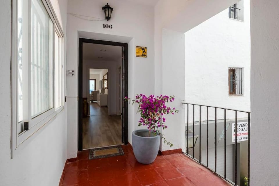 2 Luxurious apartment in the heart of puerto banus Apartment in Marbella