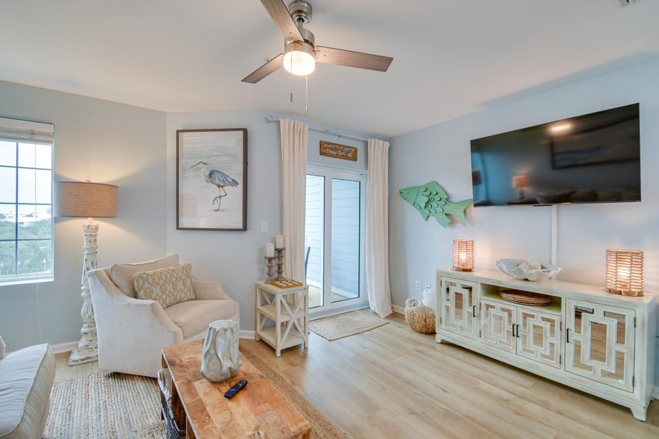 Gulf Coast 'Cozy Condo' w/ Pool: Walk to Beach! House in Orange Beach